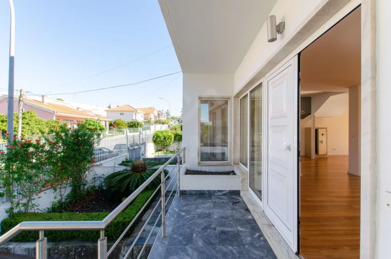 Moradia T4 para Venda em Barcarena Foto 4