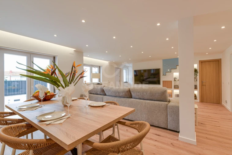 Moradia T4 para Venda em Carcavelos e Parede Foto 3