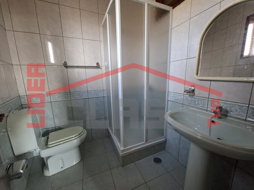 Moradia T5 para Venda em Favaios Foto 5