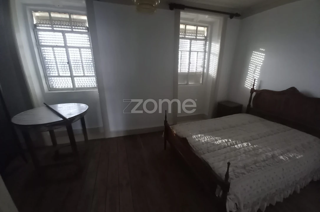 Moradia T4 para Venda em Forno Telheiro Foto 14