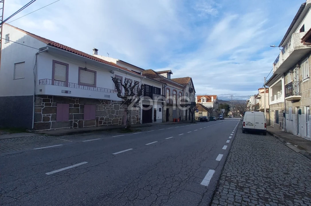 Moradia T4 para Venda em Forno Telheiro Foto 3