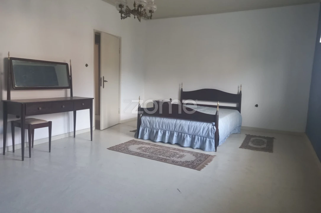 Moradia T4 para Venda em Forno Telheiro Foto 31