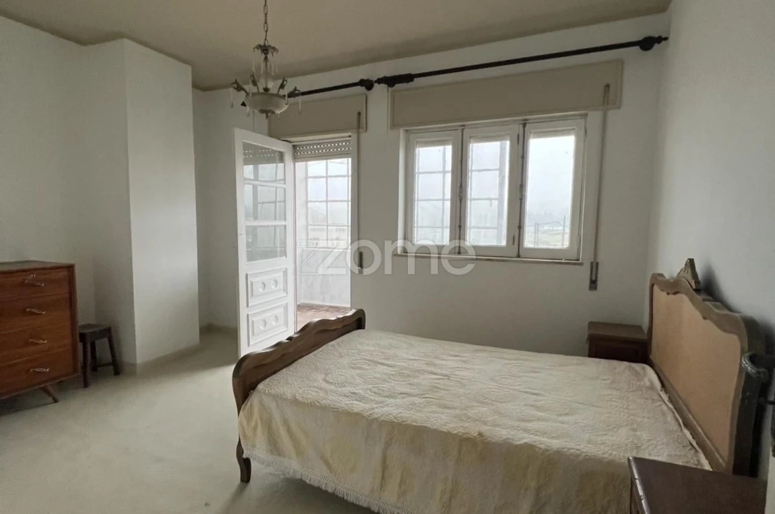 Moradia T4 para Venda em Forno Telheiro Foto 24