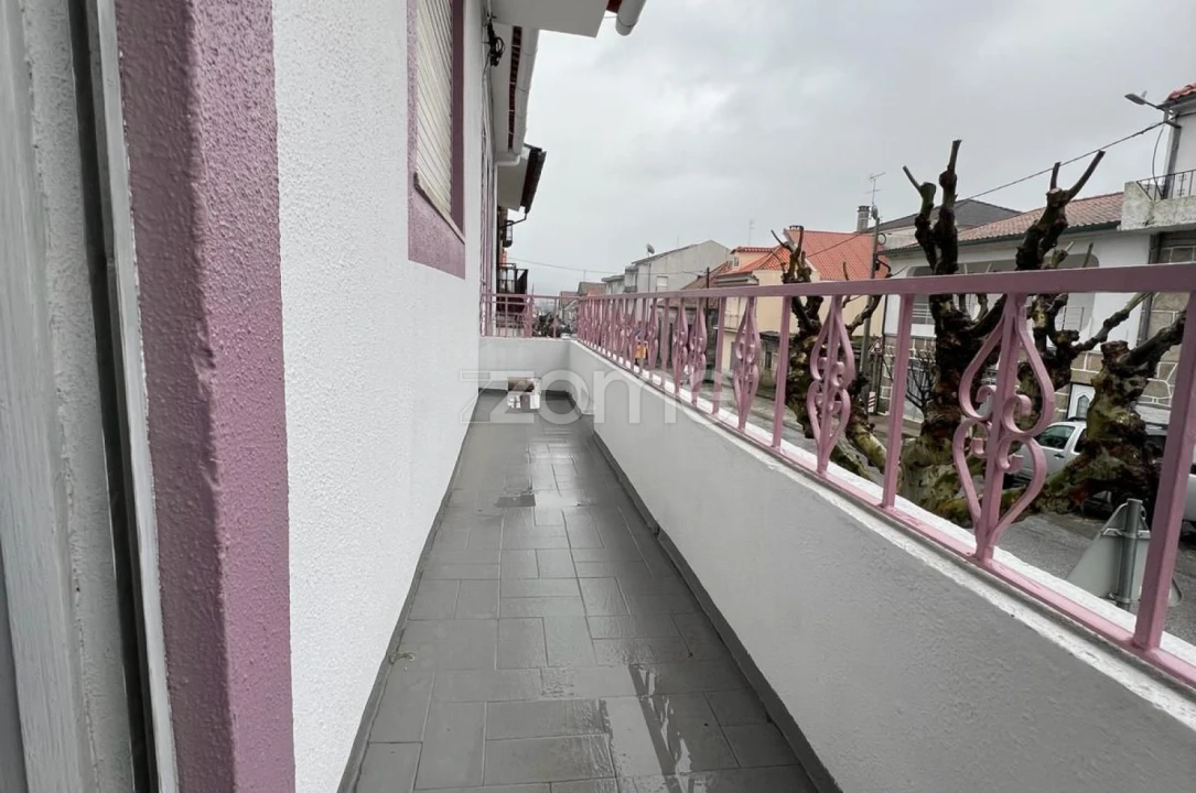 Moradia T4 para Venda em Forno Telheiro Foto 22