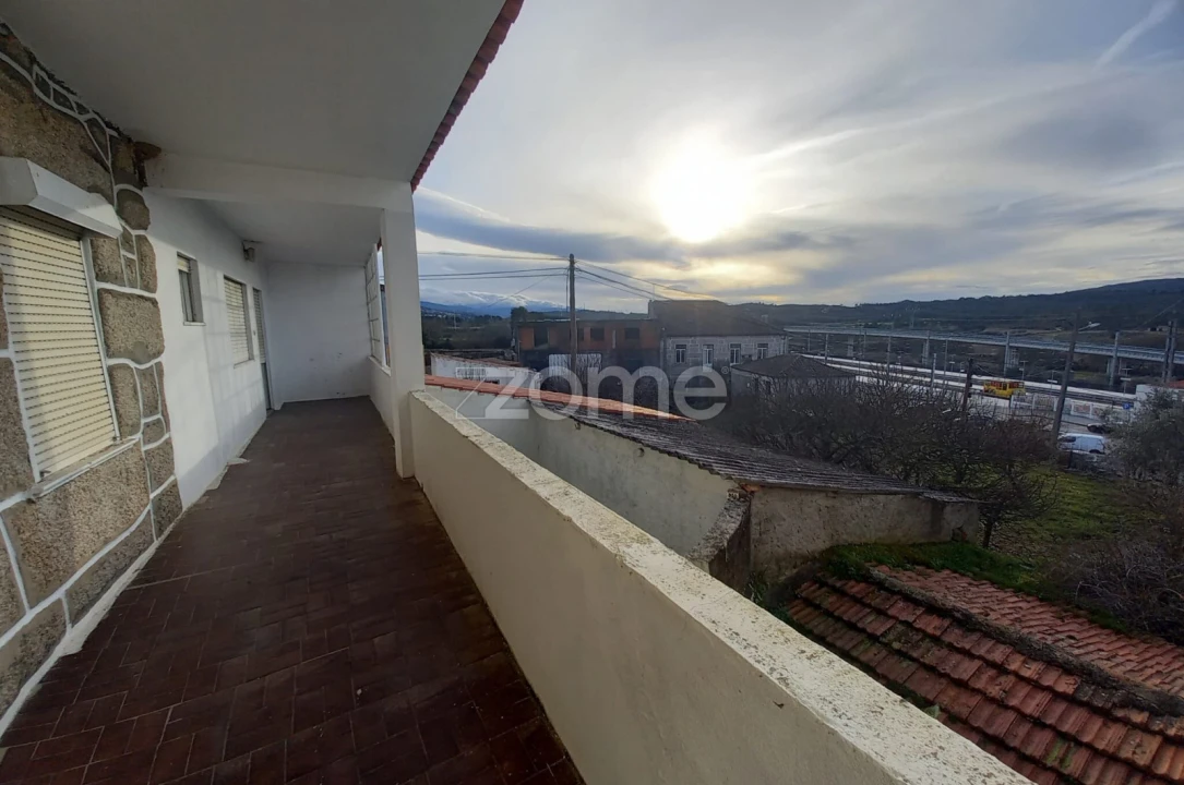 Moradia T4 para Venda em Forno Telheiro Foto 40