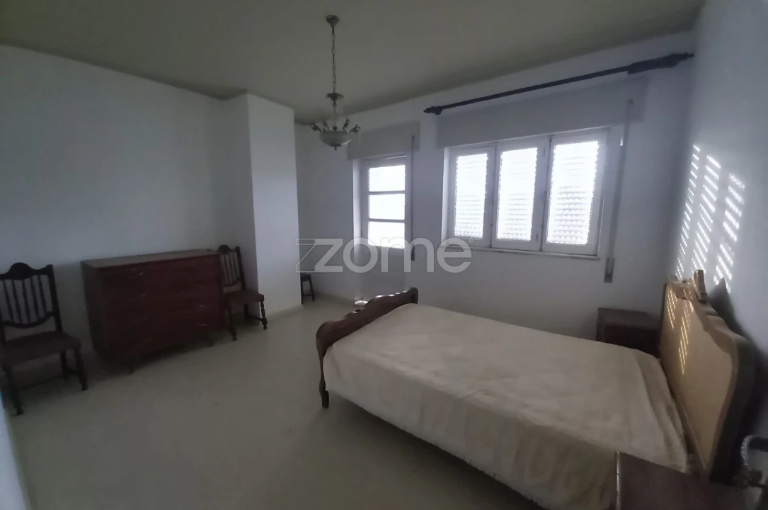 Moradia T4 para Venda em Forno Telheiro Foto 34