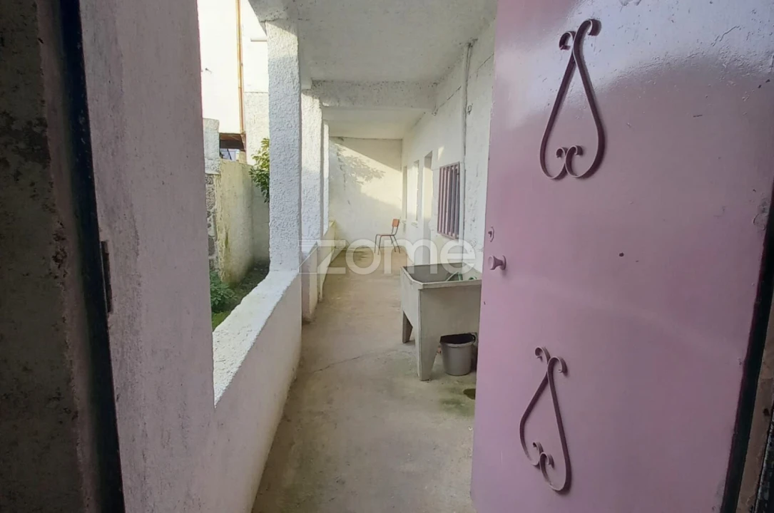 Moradia T4 para Venda em Forno Telheiro Foto 49