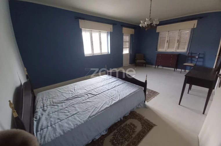 Moradia T4 para Venda em Forno Telheiro Foto 28