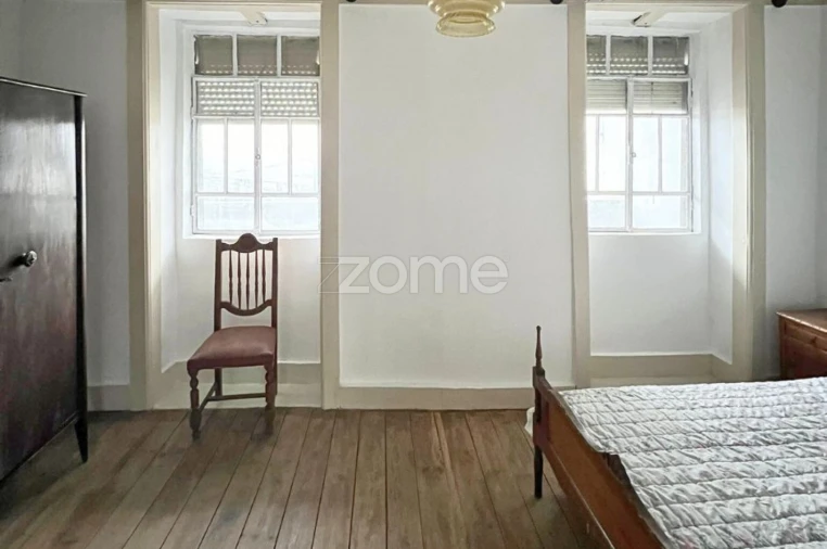 Moradia T4 para Venda em Forno Telheiro Foto 23