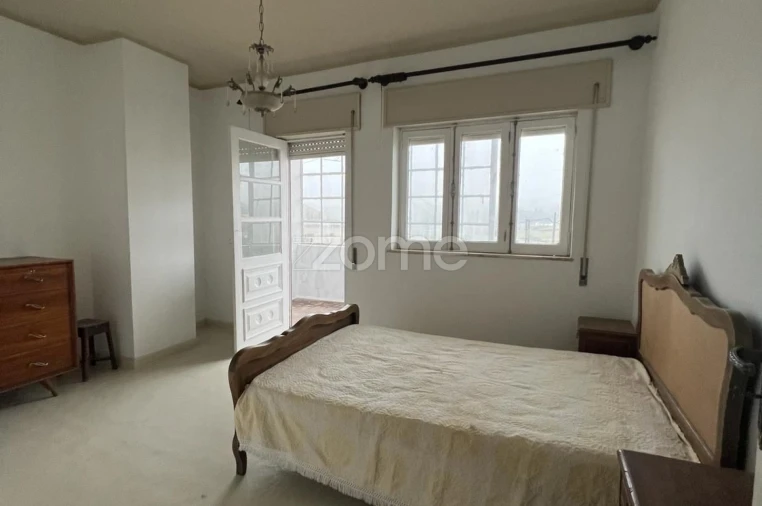 Moradia T4 para Venda em Forno Telheiro Foto 24