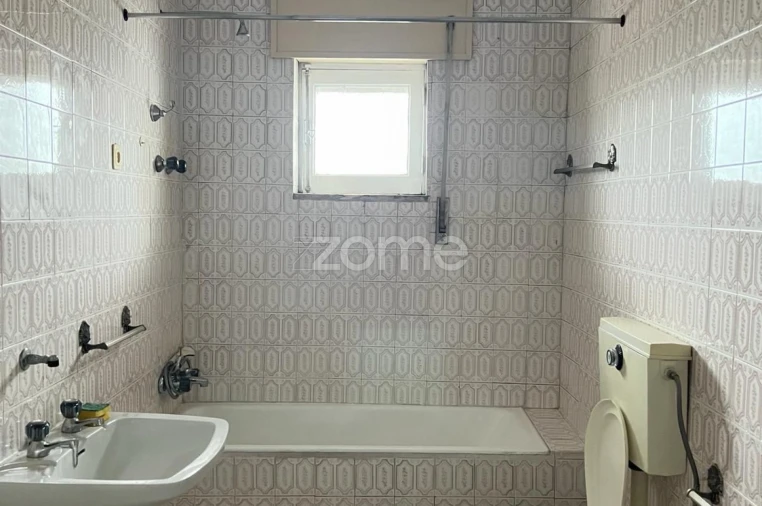 Moradia T4 para Venda em Forno Telheiro Foto 18