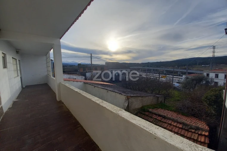 Moradia T4 para Venda em Forno Telheiro Foto 41