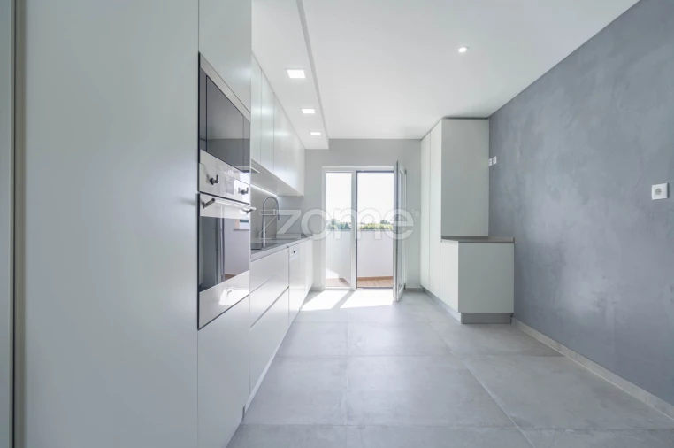 Apartamento T2 para Arrendamento em Carcavelos e Parede Foto 5