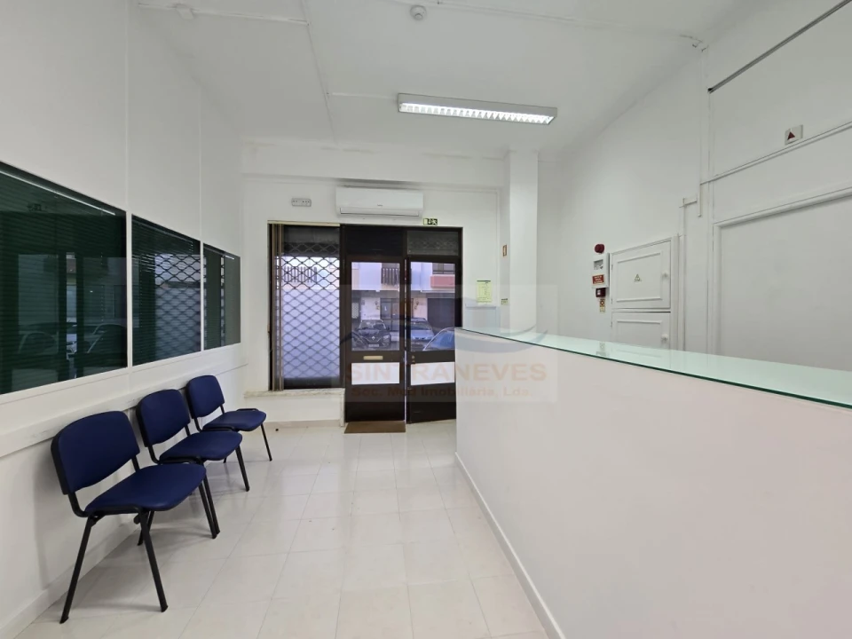 Negócio para Arrendamento em Mina de Água Foto 1