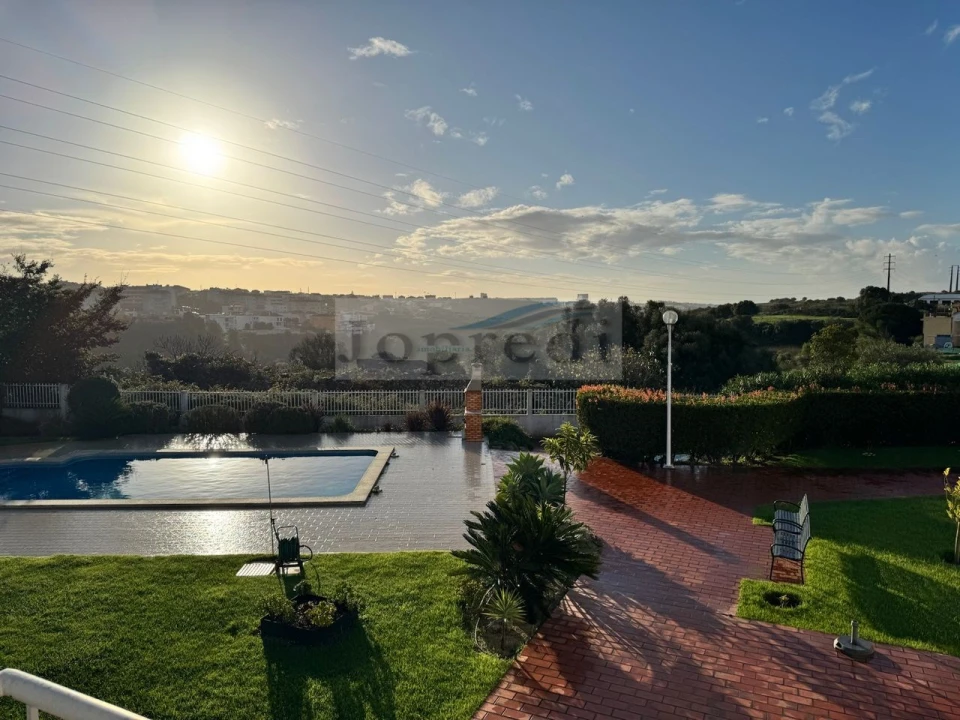 Apartamento T3 para Venda em São Domingos de Rana Foto 1