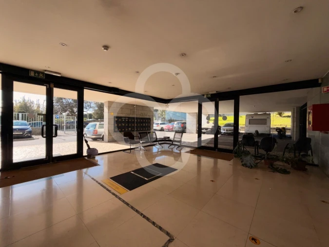 Negócio para Venda em Massamá e Monte Abraão Foto 2