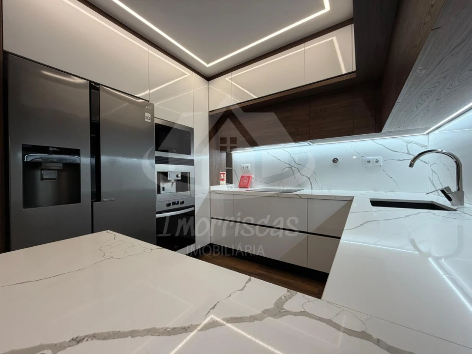 Apartamento T2 para Venda em Póvoa de Santa Iria e Forte da Casa Foto 9