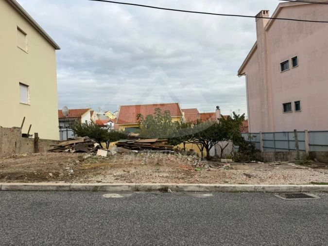 Terreno para Venda em Santa Iria de Azoia, São João da Talha e Bobadela Foto 1