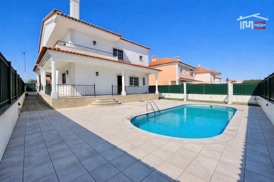 Moradia T4 para Arrendamento em Atalaia e Alto Estanqueiro-Jardia Foto 1