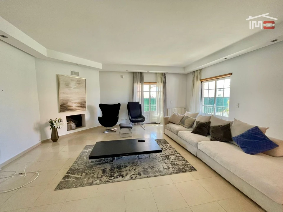 Moradia T4 para Arrendamento em Atalaia e Alto Estanqueiro-Jardia Foto 4