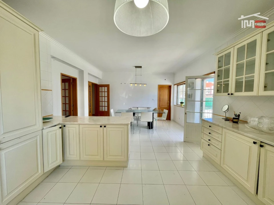 Moradia T4 para Arrendamento em Atalaia e Alto Estanqueiro-Jardia Foto 10