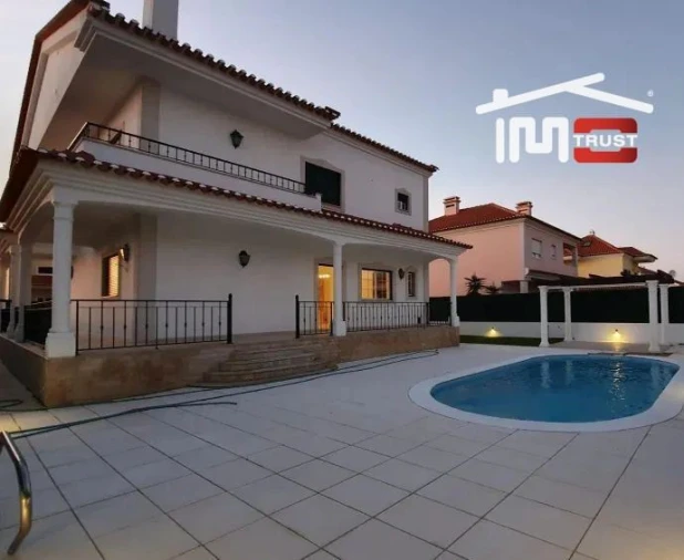 Moradia T4 para Arrendamento em Atalaia e Alto Estanqueiro-Jardia Foto 4