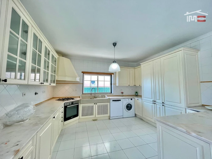 Moradia T4 para Arrendamento em Atalaia e Alto Estanqueiro-Jardia Foto 8