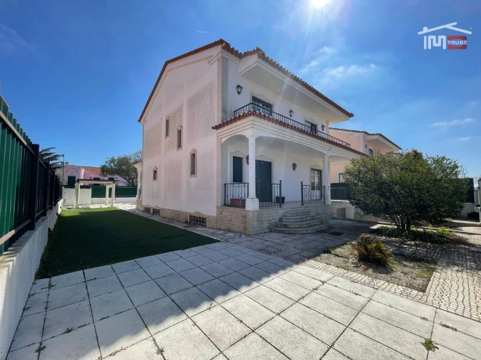 Moradia T4 para Arrendamento em Atalaia e Alto Estanqueiro-Jardia Foto 38