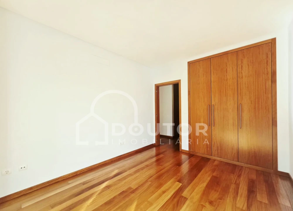 Apartamento T3 para Venda em São Martinho Foto 17