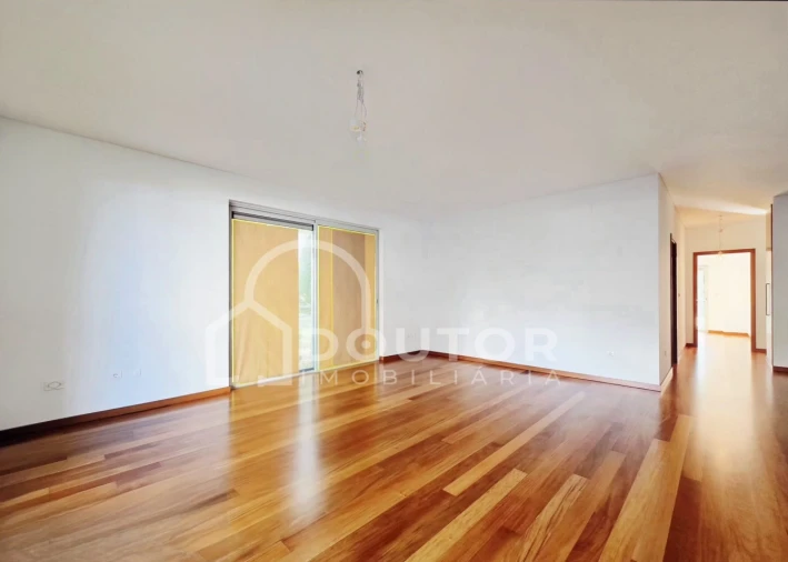 Apartamento T3 para Venda em São Martinho Foto 4