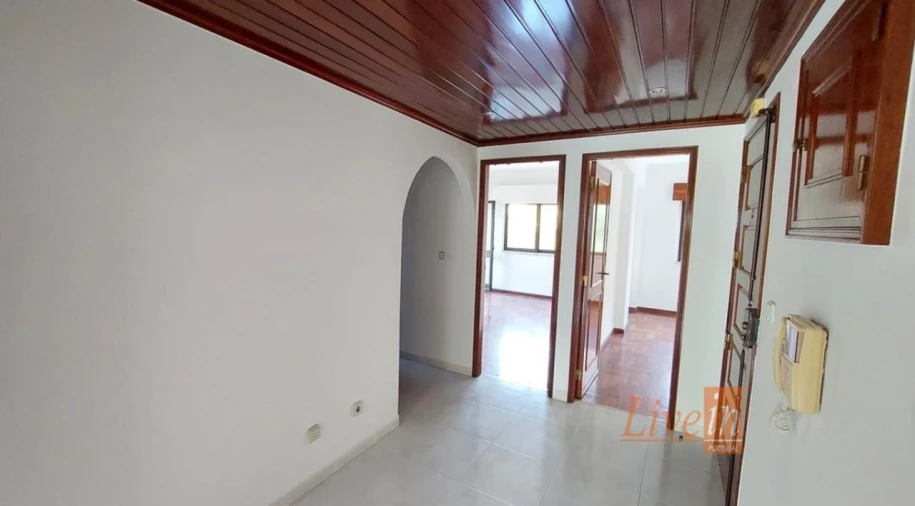 Apartamento T2 para Venda em Queluz e Belas Foto 3