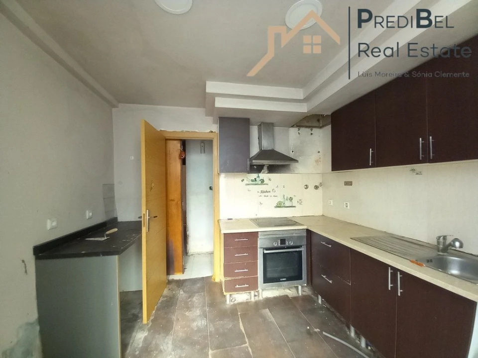 Apartamento T2 para Venda em Póvoa de Santo Adrião e Olival Basto Foto 1