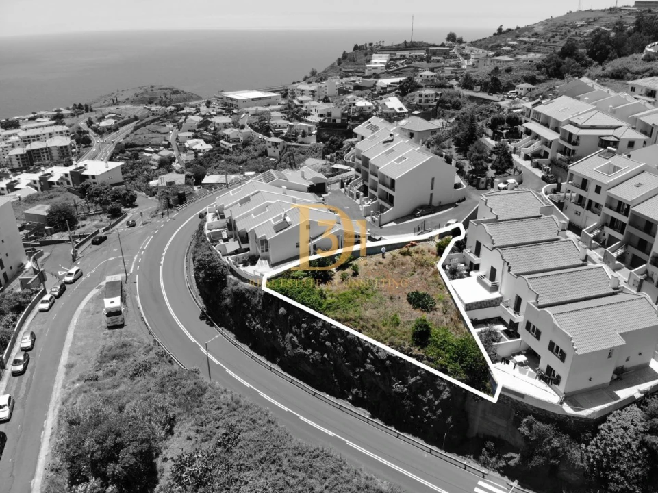 Terreno para Venda em Caniço Foto 1