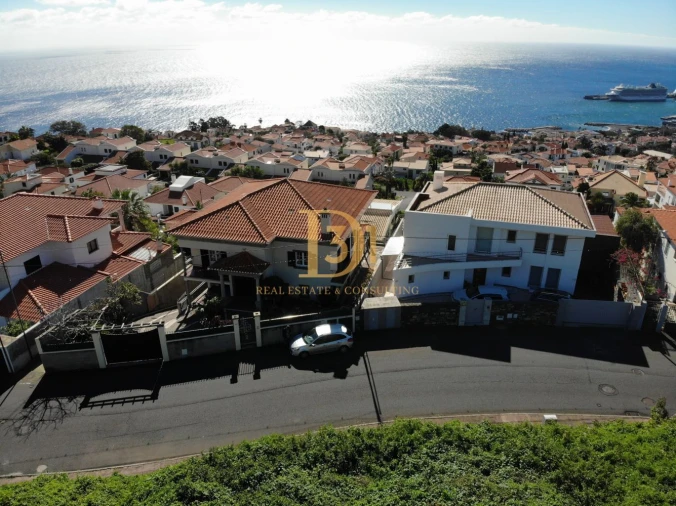 Moradia T4 para Venda em Funchal (Santa Maria Maior) Foto 4