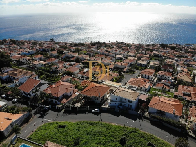 Moradia T4 para Venda em Funchal (Santa Maria Maior) Foto 3