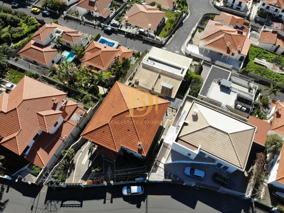 Moradia T4 para Venda em Funchal (Santa Maria Maior) Foto 7