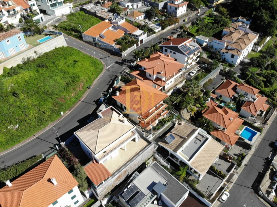 Moradia T4 para Venda em Funchal (Santa Maria Maior) Foto 5