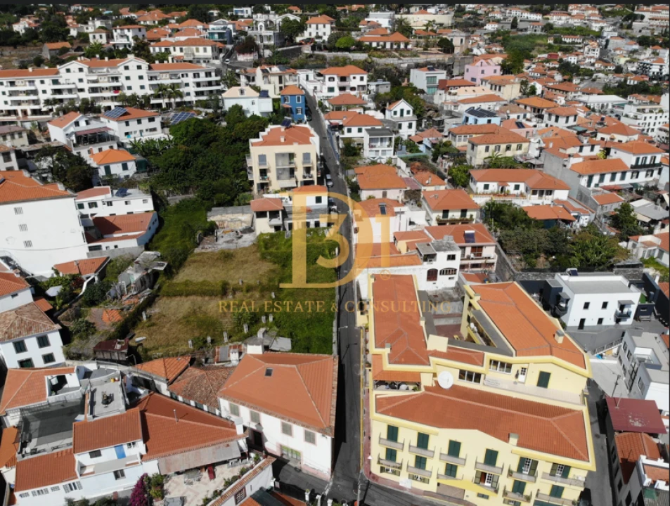 Terreno para Venda em Funchal (São Pedro) Foto 1