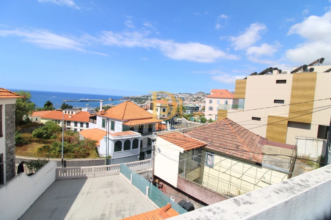 Moradia T4 para Venda em Funchal (Santa Maria Maior) Foto 6