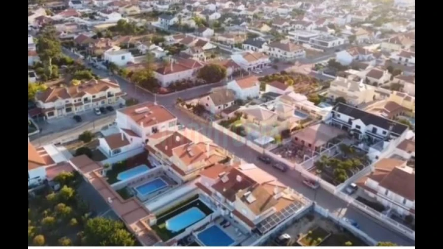 Moradia T4 para Venda em Fernao Ferro