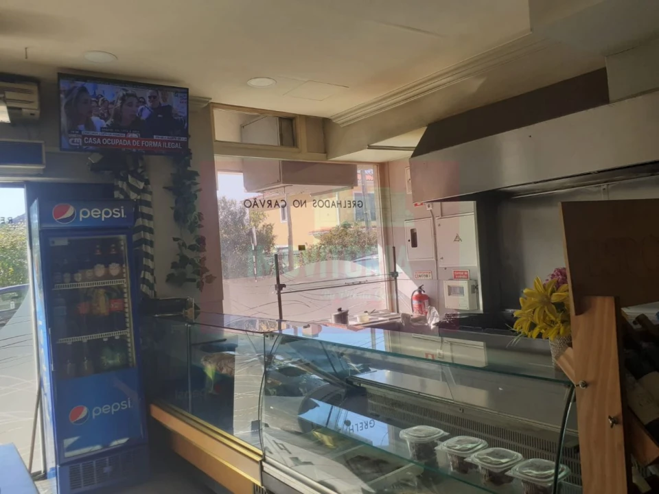 Loja para Trespasse em Seixal, Arrentela e Aldeia de Paio Pires Foto 8