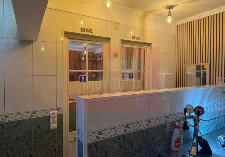 Loja para Trespasse em Santa Maria Maior Foto 2