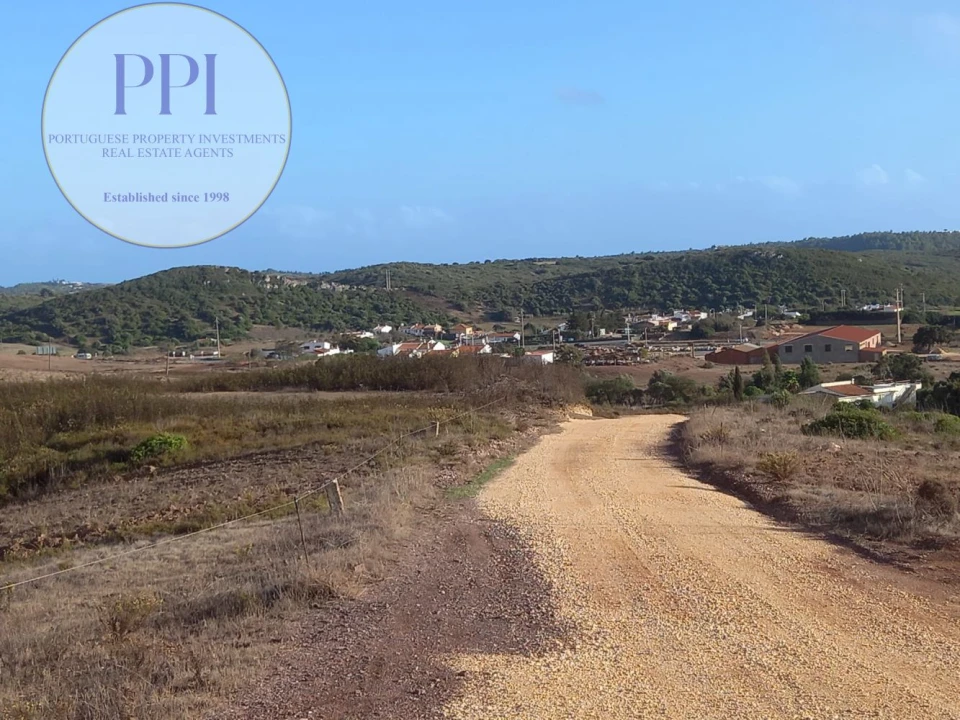 Terreno para Venda em Budens Foto 2