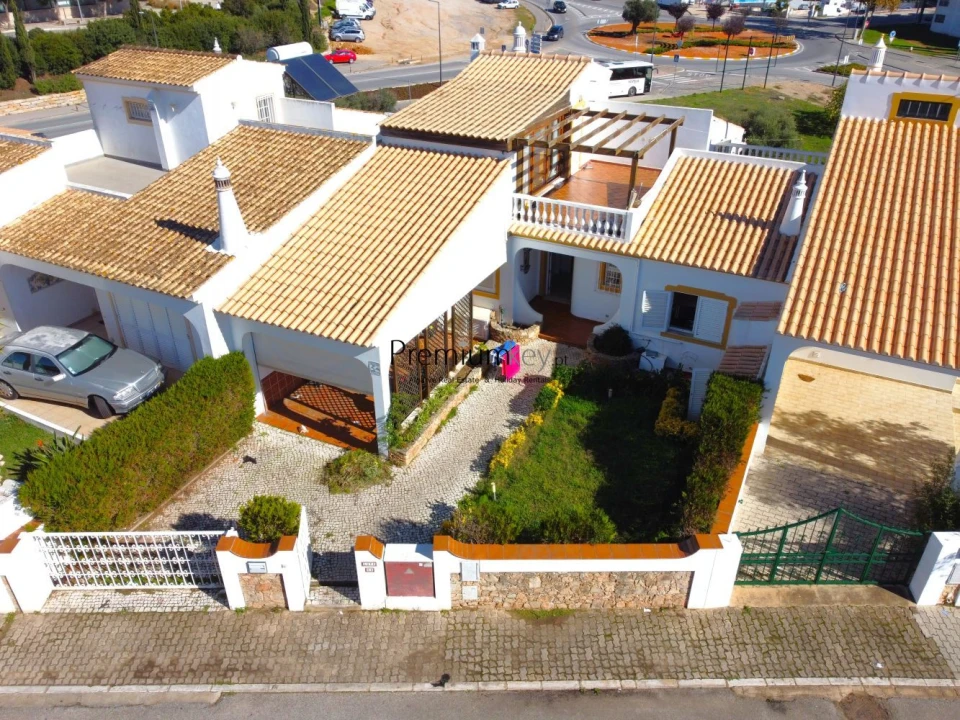 Moradia T5 para Venda em Albufeira e Olhos de Água Foto 1