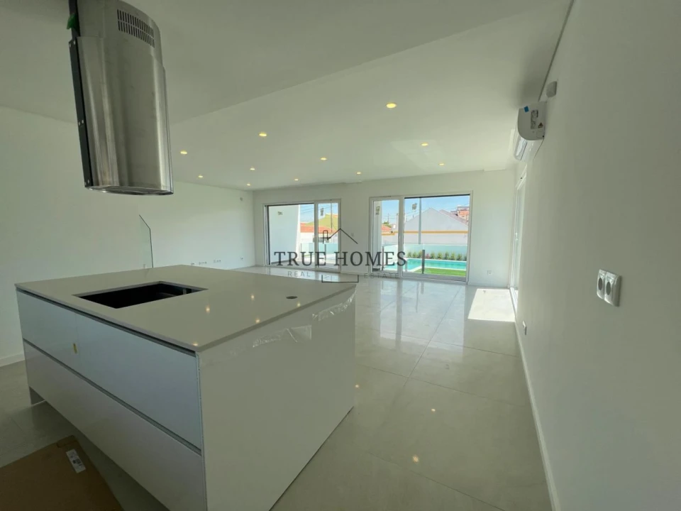 Moradia T3 para Venda em Charneca de Caparica e Sobreda Foto 4