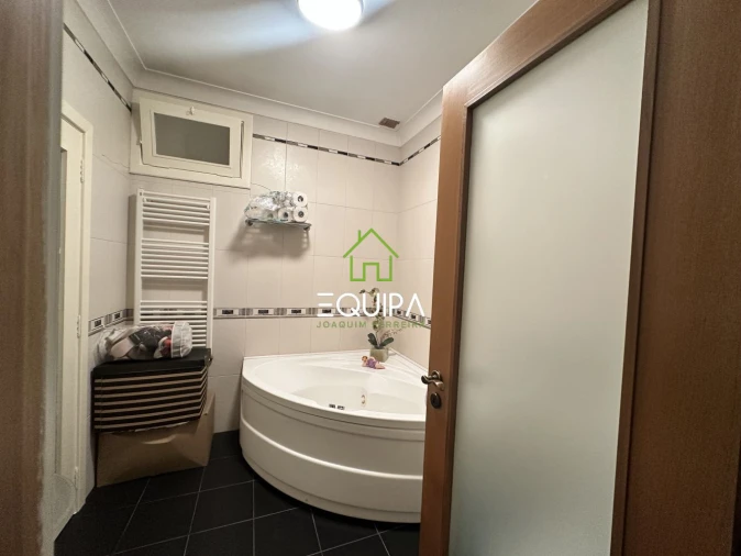 Moradia T4 para Venda em Infias Foto 10