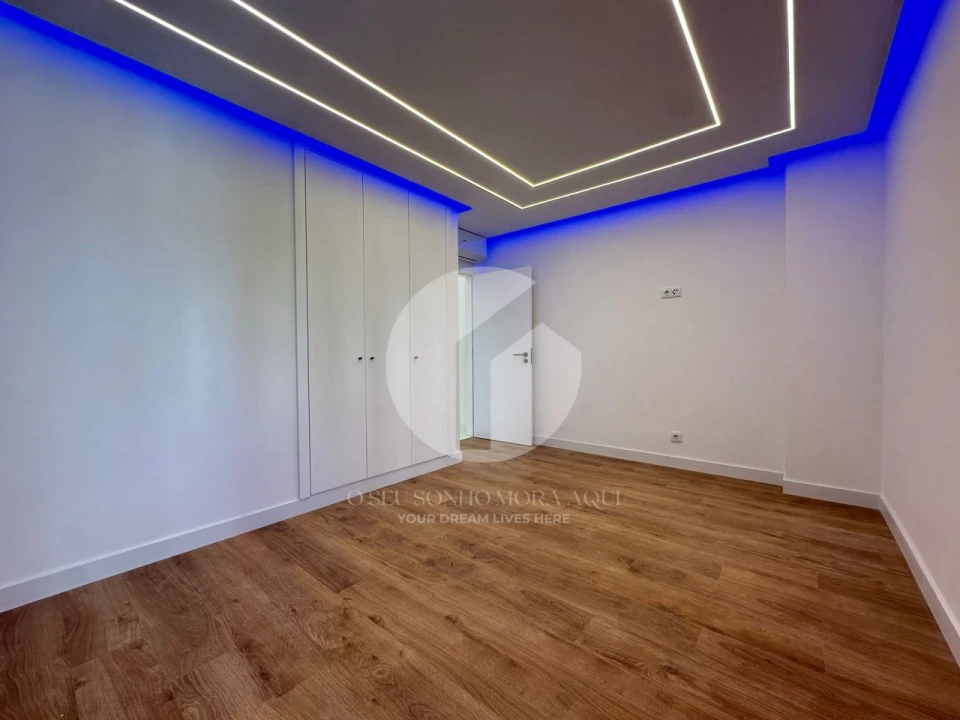 Apartamento T2 para Venda em Quarteira Foto 11