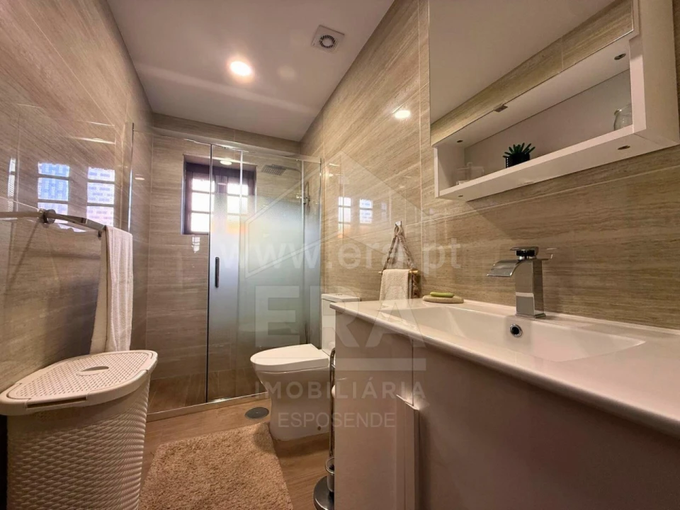 Moradia T5 para Venda em Darque Foto 12