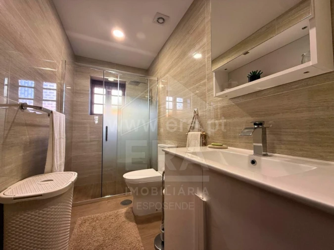 Moradia T5 para Venda em Darque Foto 12