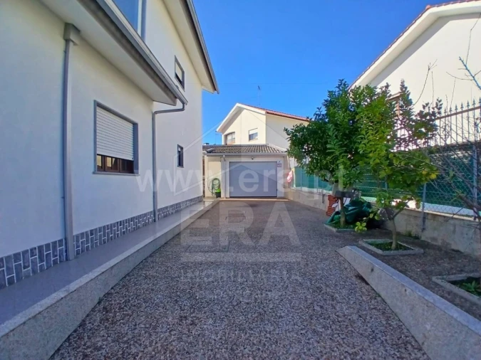 Moradia T5 para Venda em Darque Foto 13